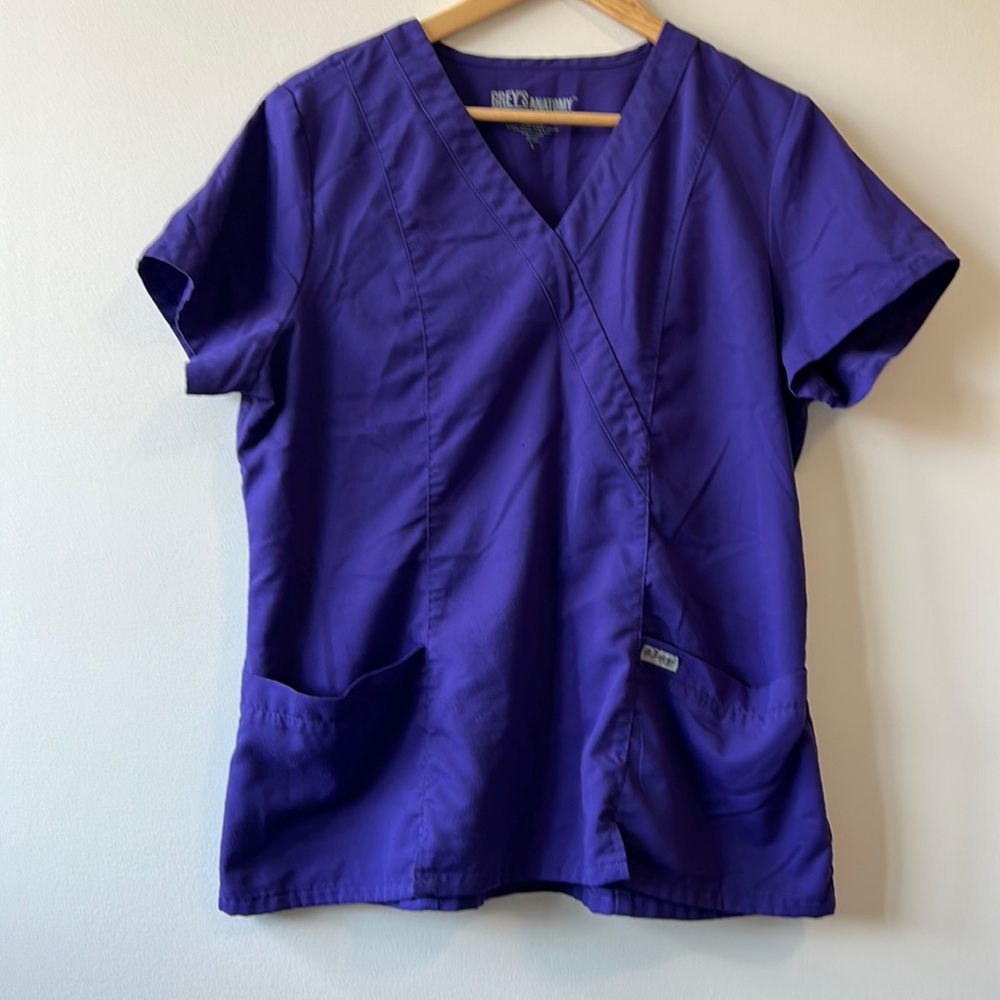 Scrub top